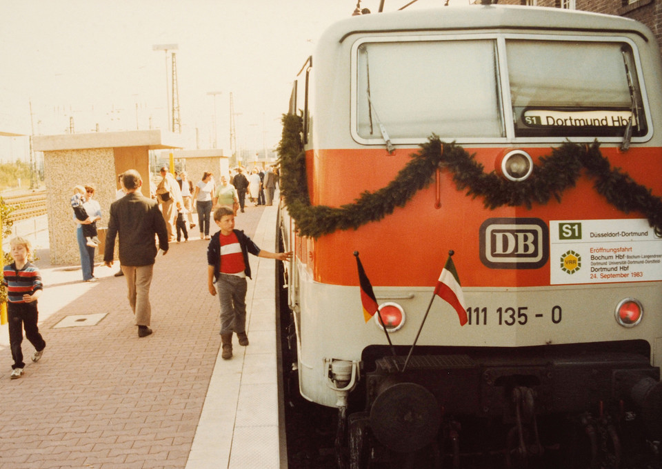 Ein Foto der ersten S-Bahn-Linie S 1 aus dem Jahr 1974