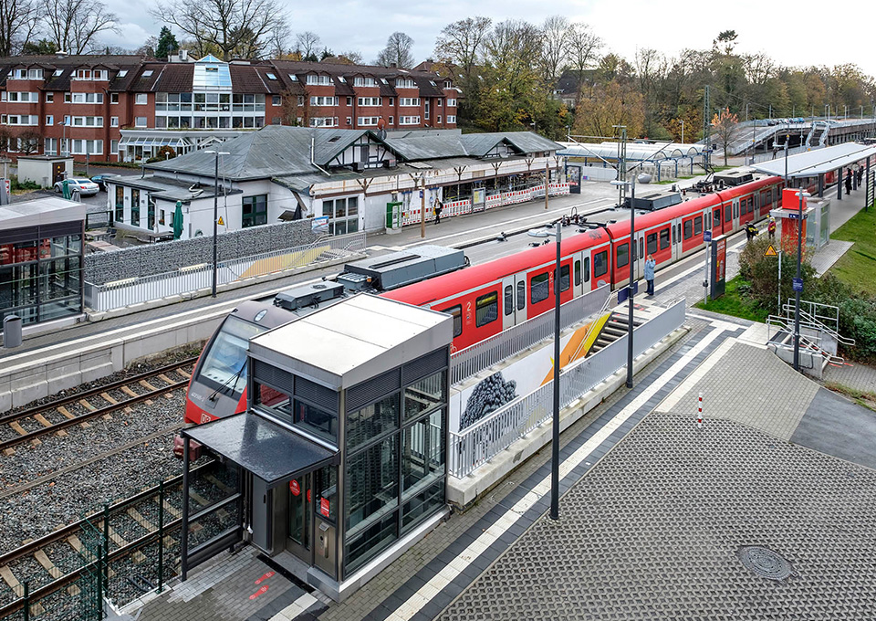 Die S-Bahn Linie S 6 hält am Bahnhof Ratingen-Hösel